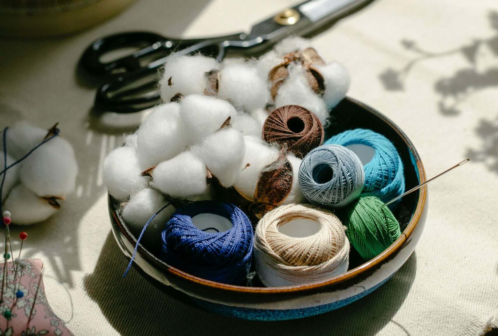 Read more about the article Baumwolle vs. Jute: Wie sich die Textilien unterscheiden