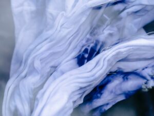 Blaue Textilfarbe