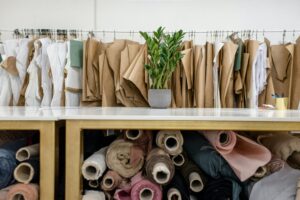 Wie bestickt man Textilien? Eine Schritt-für-Schritt-Anleitung